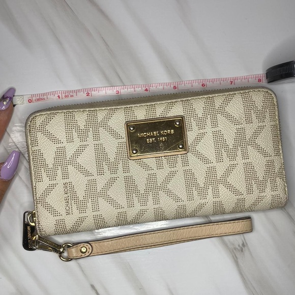Michael Kors Handbags - Michael Kors Wallet
